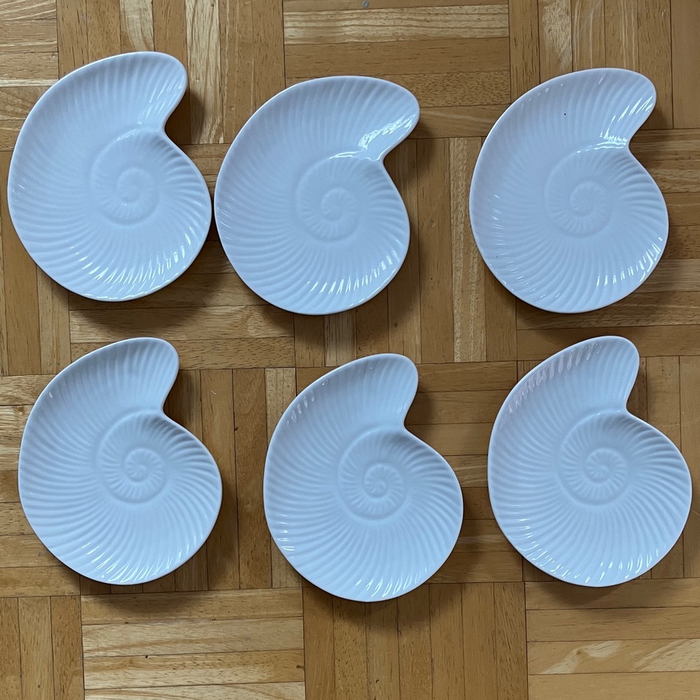 Set of 6 seashell shaped white porcelain tidbit dishes EUC